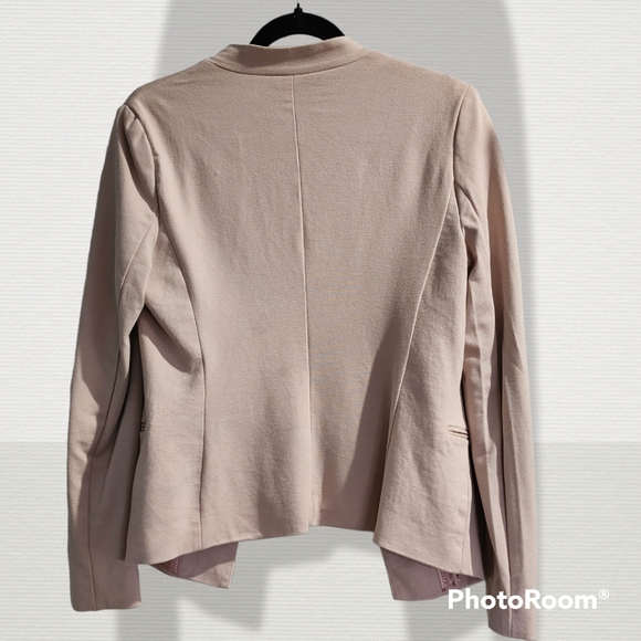 Carmen Marc Valvo light pink super soft blazer, size 4 - Picture 4 of 6